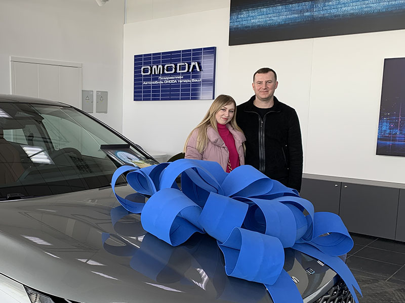 Поздравляем от лица Дилерского Центра OMODA новых владельцев фастбэк кроссовера C5!